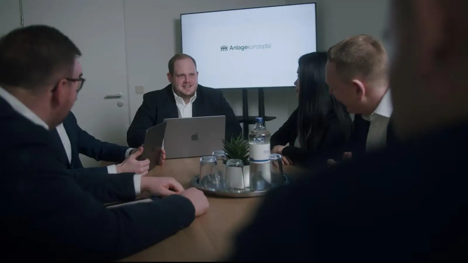 Team-Meeting im Konferenzraum
